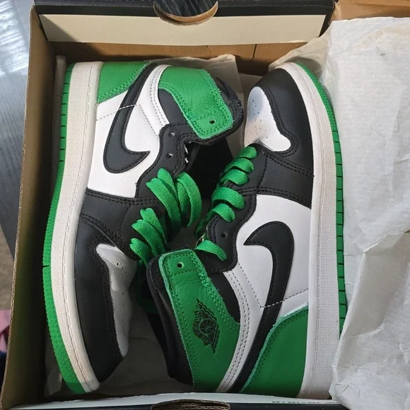 Jordan 1 Retro High OG (PS) Black Lucky Green-White Size 2Y - Picture 4 of 11